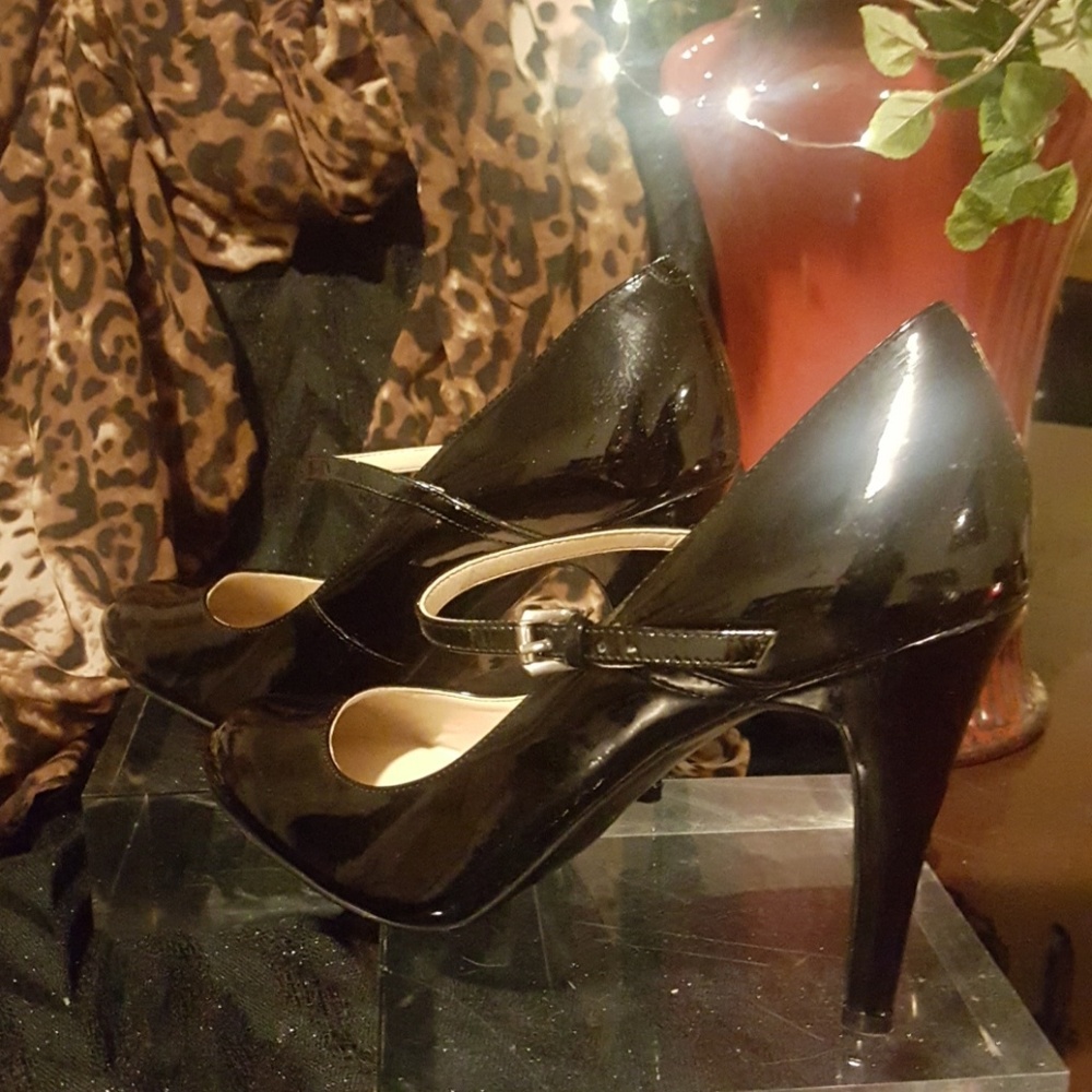 Women's Nine West black Mary Jane shoes